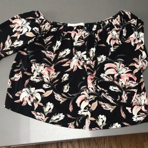 Blouse with flower pattern